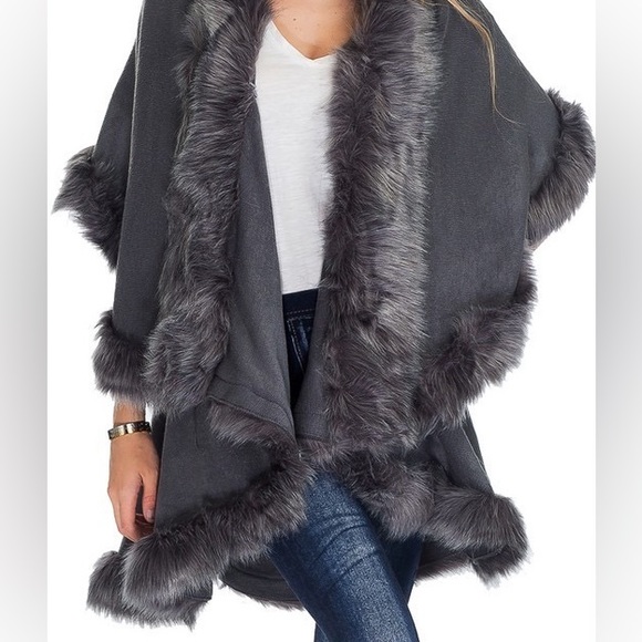 Luxurious Winter Gray Faux Fur Double Layer CAPE - Picture 2 of 9